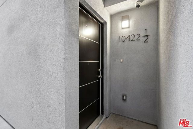 10422 Graham Avenue, Los Angeles, CA 90002