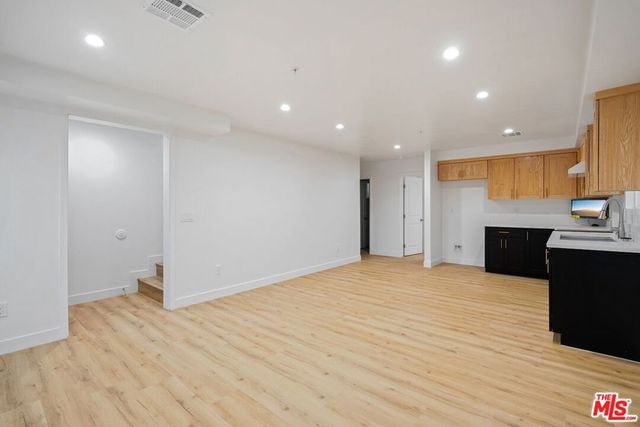 10422 Graham Avenue, Los Angeles, CA 90002