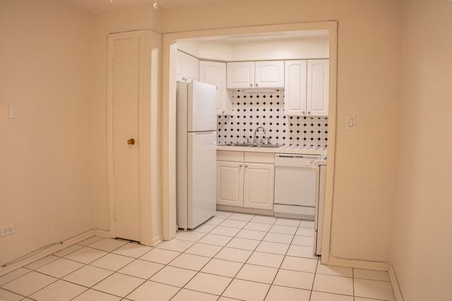 415 Wesley Avenue 24, Oak Park, IL 60302