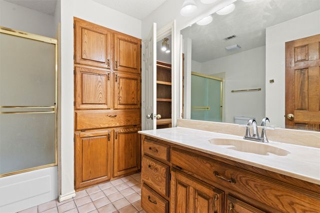 4930 High Creek Drive, Arlington, TX 76017