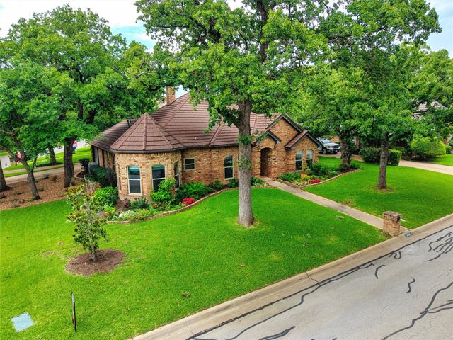 4930 High Creek Drive, Arlington, TX 76017