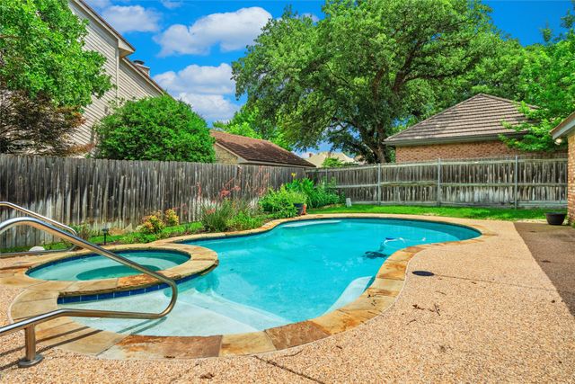 4930 High Creek Drive, Arlington, TX 76017