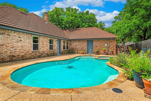 4930 High Creek Drive, Arlington, TX 76017