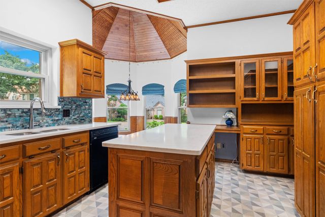 4930 High Creek Drive, Arlington, TX 76017