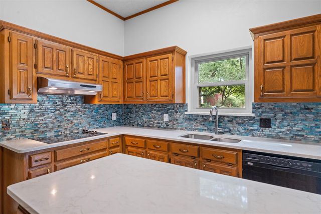 4930 High Creek Drive, Arlington, TX 76017