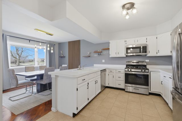 1729 Pebble Beach Court, Hoffman Estates, IL 60169