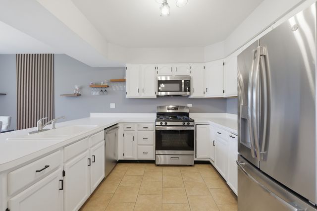 1729 Pebble Beach Court, Hoffman Estates, IL 60169