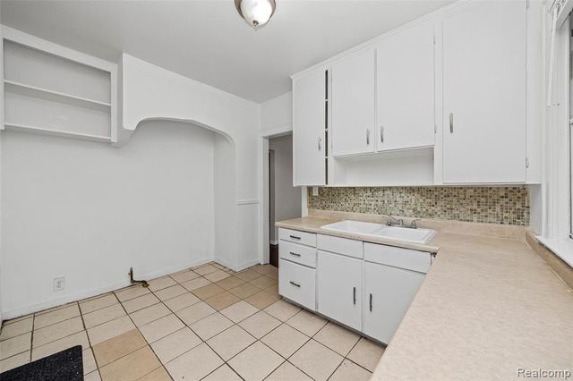 18680 Westphalia, Detroit, MI 48205