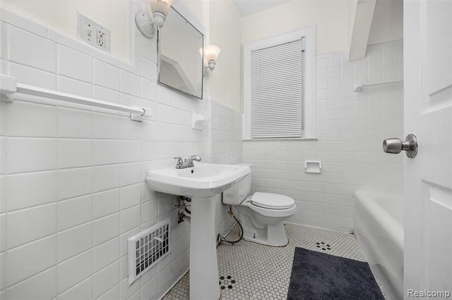 18680 Westphalia, Detroit, MI 48205