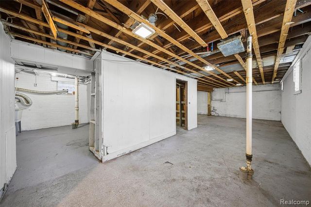 18680 Westphalia, Detroit, MI 48205