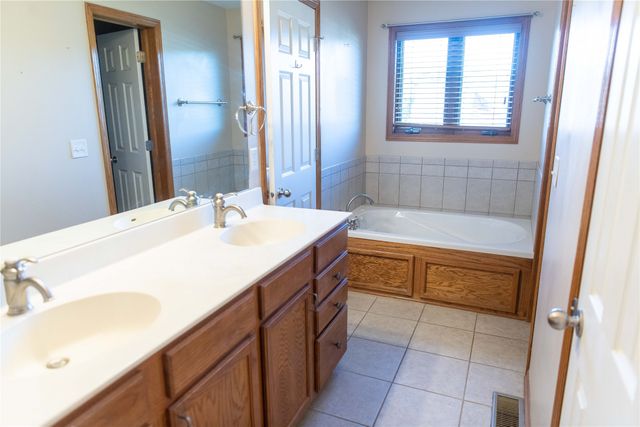 203 Rolling Vista Place, Indianola, IA 50125