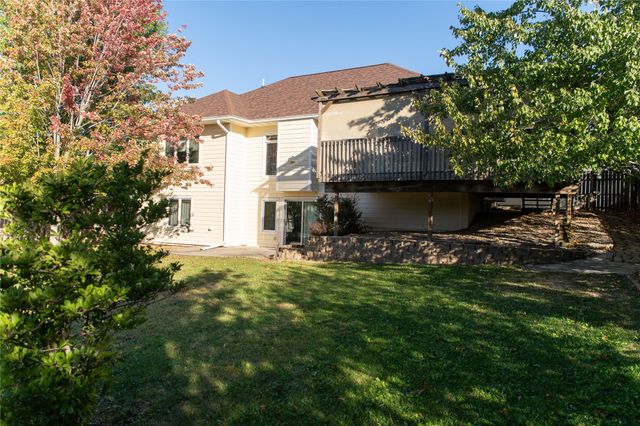 203 Rolling Vista Place, Indianola, IA 50125