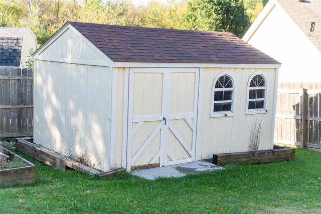 203 Rolling Vista Place, Indianola, IA 50125