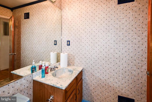 1019 CEDAR HEIGHTS DR, Capitol Heights, MD 20743