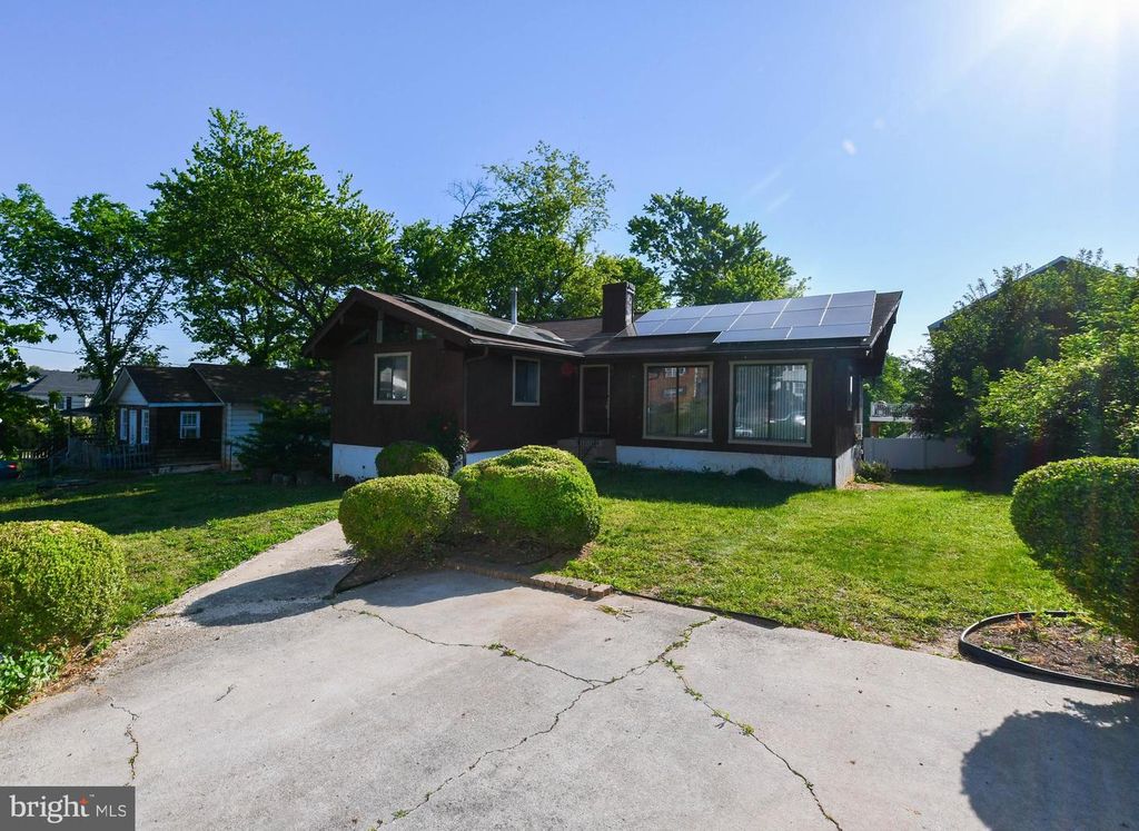 1019 CEDAR HEIGHTS DR, Capitol Heights, MD 20743