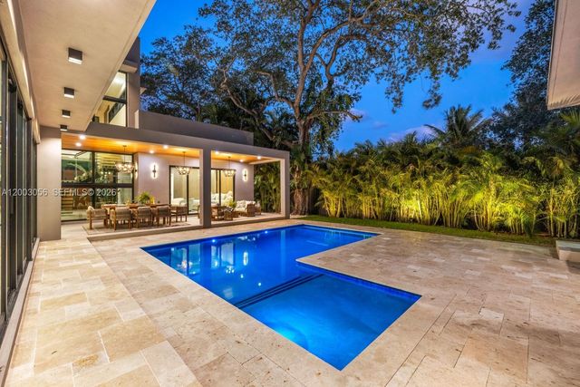 824 NE 111th St, Biscayne Park, FL 33161