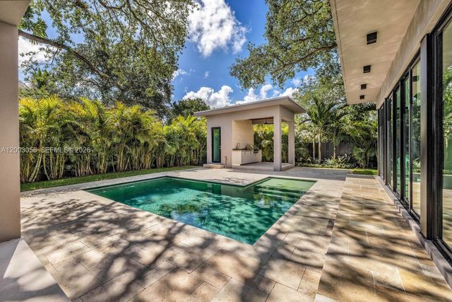 824 NE 111th St, Biscayne Park, FL 33161