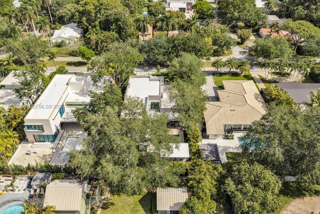 824 NE 111th St, Biscayne Park, FL 33161