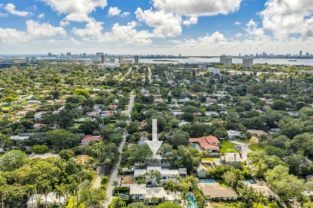 824 NE 111th St, Biscayne Park, FL 33161