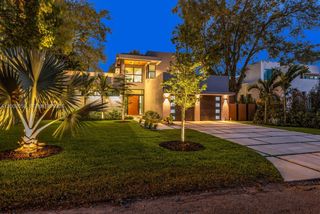 824 NE 111th St, Biscayne Park, FL 33161