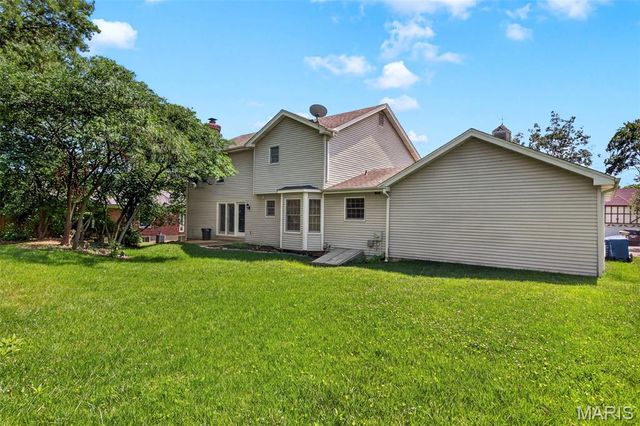310 Stablestone Drive, Chesterfield, MO 63017
