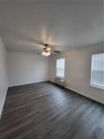 426 Carleta St 3, Corpus Christi, TX 78418