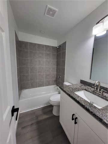 426 Carleta St 3, Corpus Christi, TX 78418