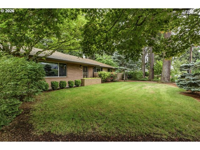 916 Ne 111TH Ave, Portland, OR 97220