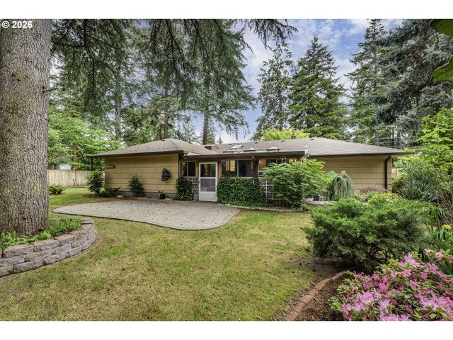 916 Ne 111TH Ave, Portland, OR 97220