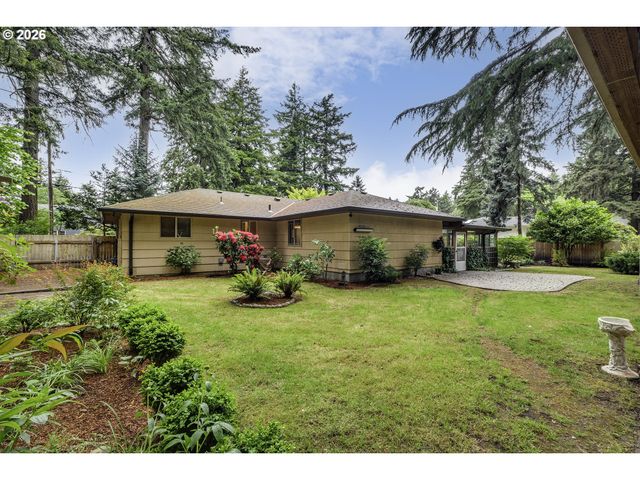 916 Ne 111TH Ave, Portland, OR 97220