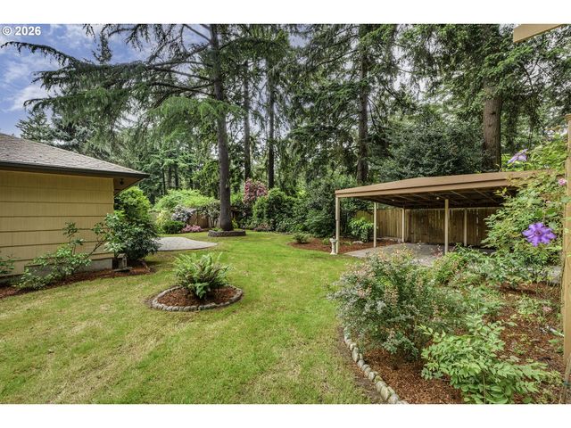 916 Ne 111TH Ave, Portland, OR 97220