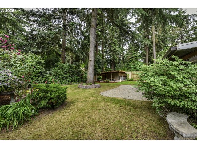 916 Ne 111TH Ave, Portland, OR 97220