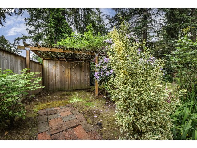 916 Ne 111TH Ave, Portland, OR 97220