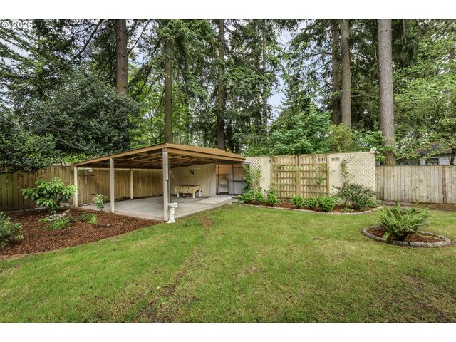 916 Ne 111TH Ave, Portland, OR 97220