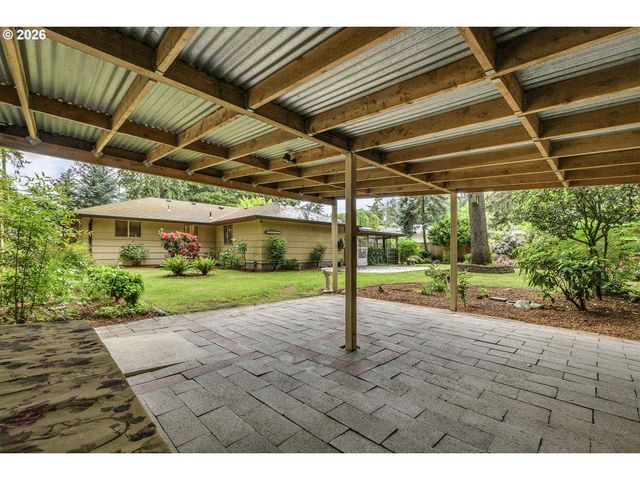 916 Ne 111TH Ave, Portland, OR 97220