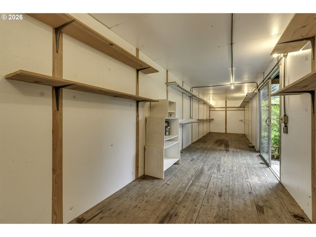 916 Ne 111TH Ave, Portland, OR 97220