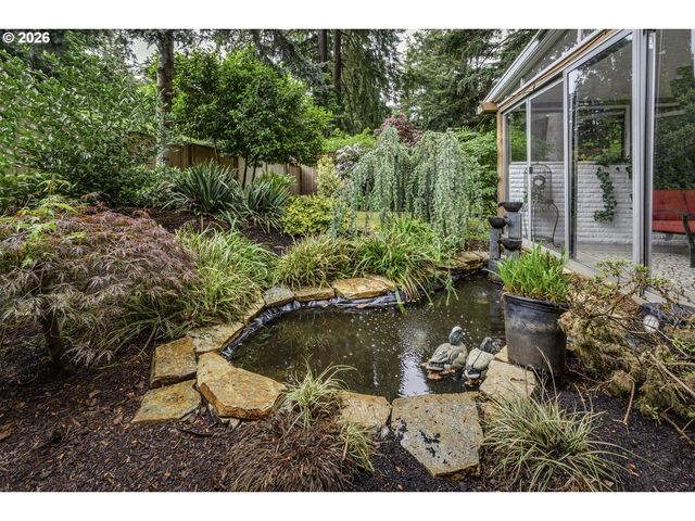 916 Ne 111TH Ave, Portland, OR 97220