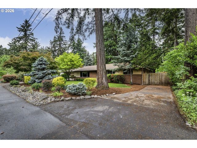 916 Ne 111TH Ave, Portland, OR 97220