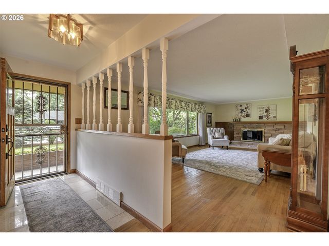 916 Ne 111TH Ave, Portland, OR 97220