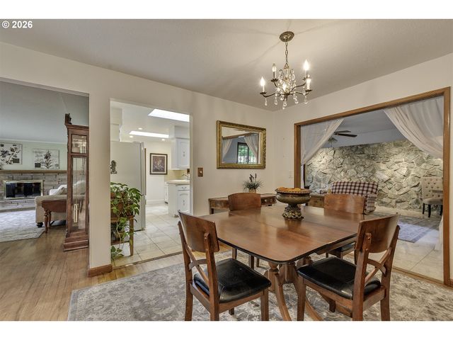 916 Ne 111TH Ave, Portland, OR 97220