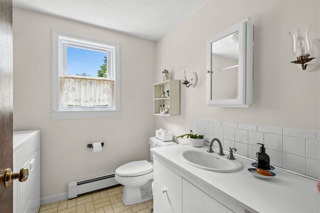 17 Woodlawn Ave, Holbrook, MA 02343