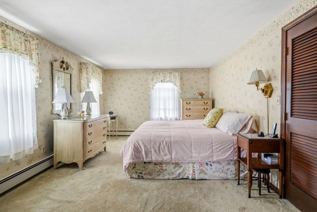 17 Woodlawn Ave, Holbrook, MA 02343