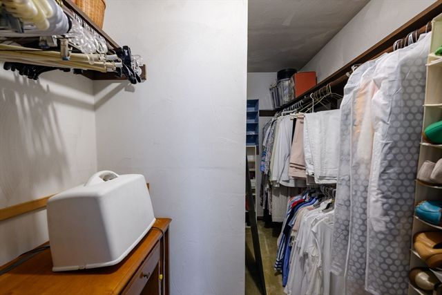 17 Woodlawn Ave, Holbrook, MA 02343