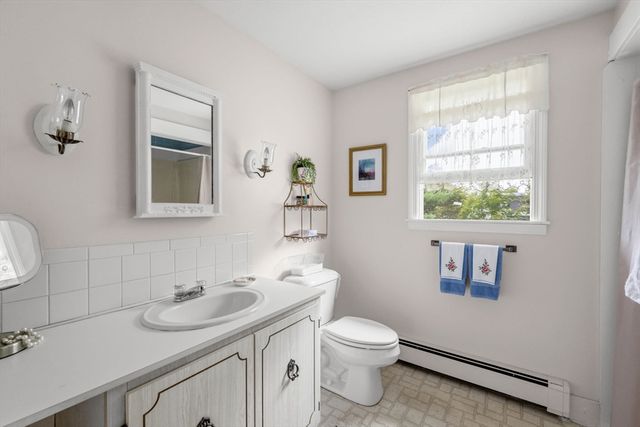 17 Woodlawn Ave, Holbrook, MA 02343