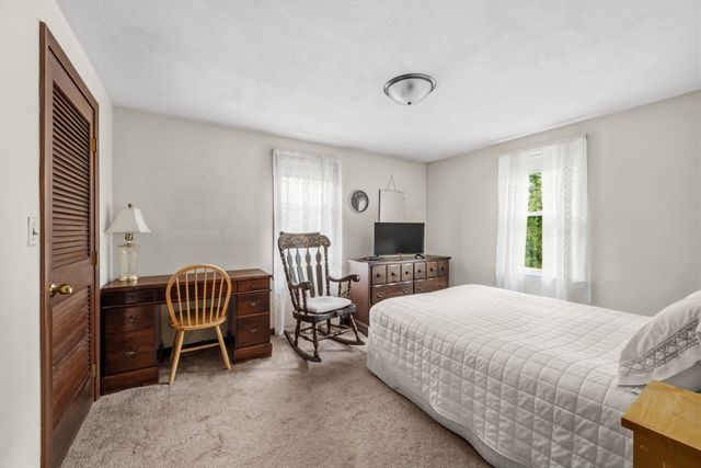 17 Woodlawn Ave, Holbrook, MA 02343
