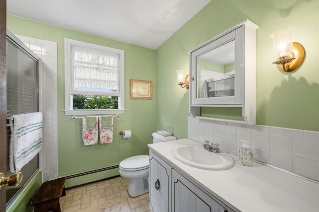 17 Woodlawn Ave, Holbrook, MA 02343