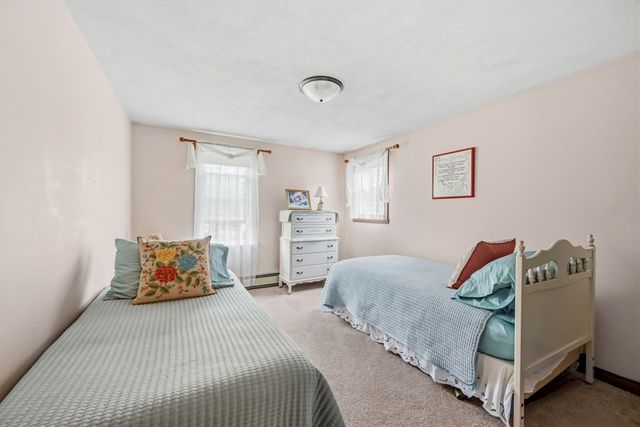 17 Woodlawn Ave, Holbrook, MA 02343