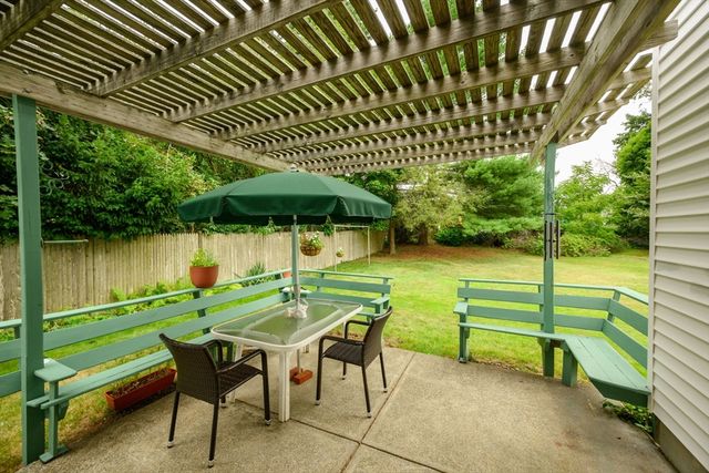 17 Woodlawn Ave, Holbrook, MA 02343