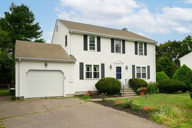 17 Woodlawn Ave, Holbrook, MA 02343