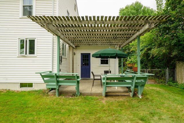 17 Woodlawn Ave, Holbrook, MA 02343